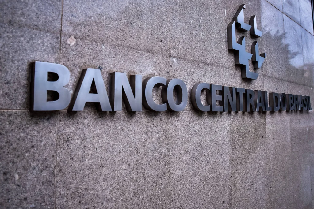Lei do Banco Central traz 2 alertas hoje (29/12) para encerramento automático de contas na Caixa, Bradesco, Itaú e outros