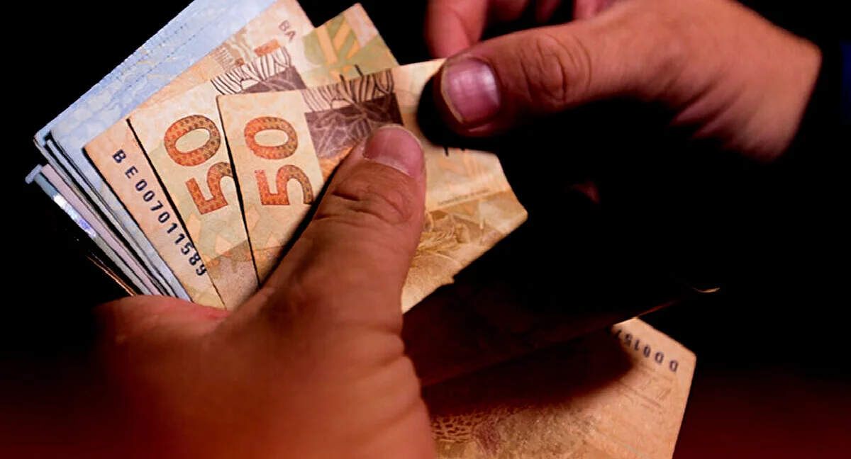 Novo valor do salário mínimo alcança R$ 1.989: confira quem tem direito