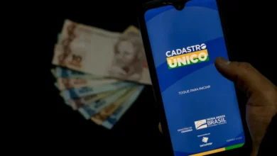 Brasileiros inscritos no CadÚnico recebem auxílio emergencial de R$ 700 a partir desta semana; saiba os detalhes