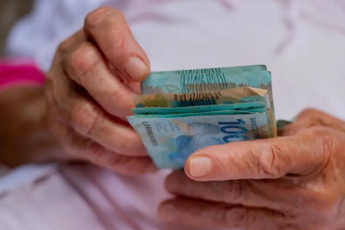 COMUNICADO para IDOSOS de 60,61,62,63,64,65,66 anos pra cima acaba de sair hoje (04/12) e surpreende brasileiros