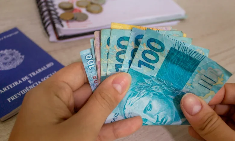 CLTs podem garantir Pix de mais de R$1.500 em 2025 com novo salário mínimo. Foto: Reprodução