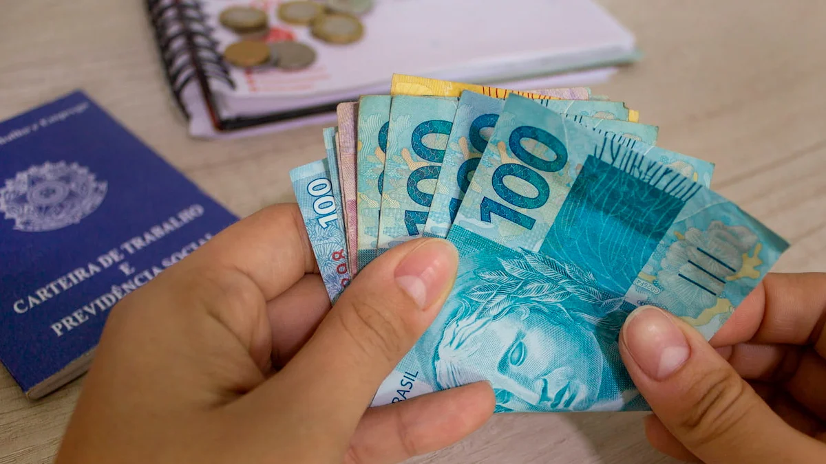 CLTs podem garantir Pix de mais de R$1.500 em 2025 com novo salário mínimo. Foto: Reprodução