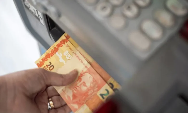 FESTA NO BRASIL! Novo salário mínimo de 2025 altera valores da Aposentadoria, PIS, BPC e seguro-desemprego
