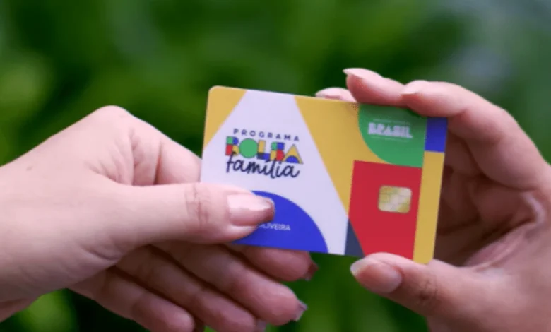 Brasileiros com o CPF irregular e cancelamento do Bolsa Família: Saiba como recuperar hoje (04/01)