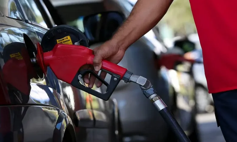Auxílio Gasolina de até R$ 300 é aprovado e motoristas fazem a festa