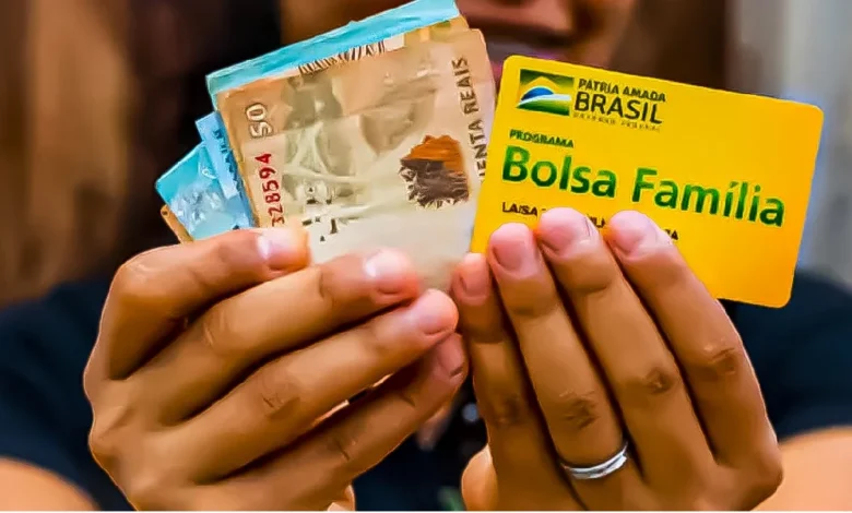 Acima dos R$ 600: Bolsa Família crava benefício histórico para beneficiários e todos comemoram
