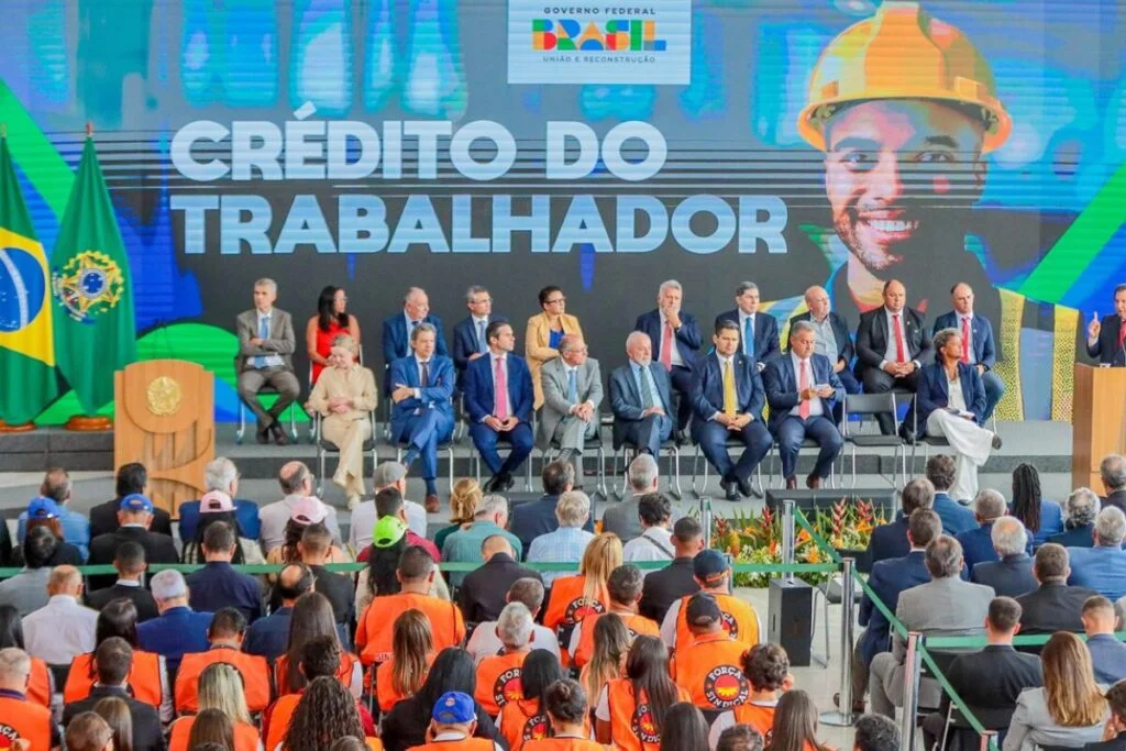 Mais de 7,4 milhões de simulações no Crédito do Trabalhador em poucas horas