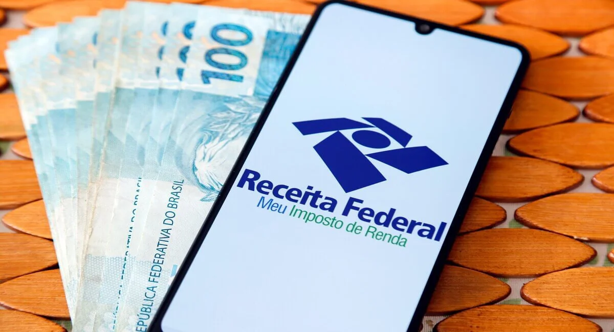 Idosos de 60+ anos recebem notificação da Receita Federal sobre a declaração do Imposto de Renda
