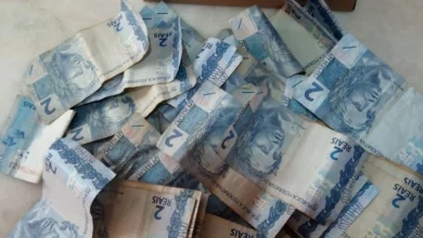 Notas de 2 reais que valem quase 2 salários mínimos