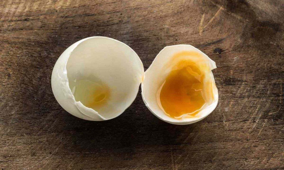 Adicione este ingrediente secreto na água e nunca mais sofra para descascar ovos cozidos