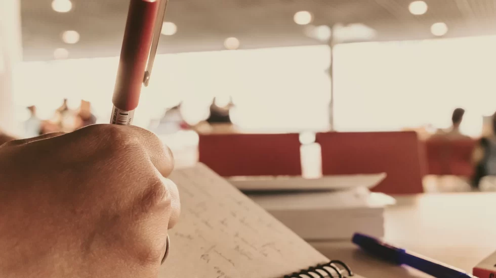 As palavras mais estranhas do mundo que não têm tradução para o português (e seus significados curiosos)