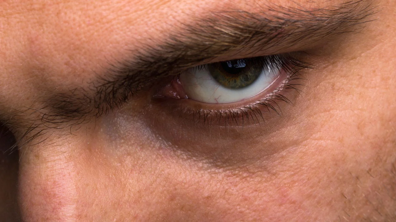 Pessoas ruins dão sinais claros! Descubra como identificá-las antes que prejudiquem sua vida