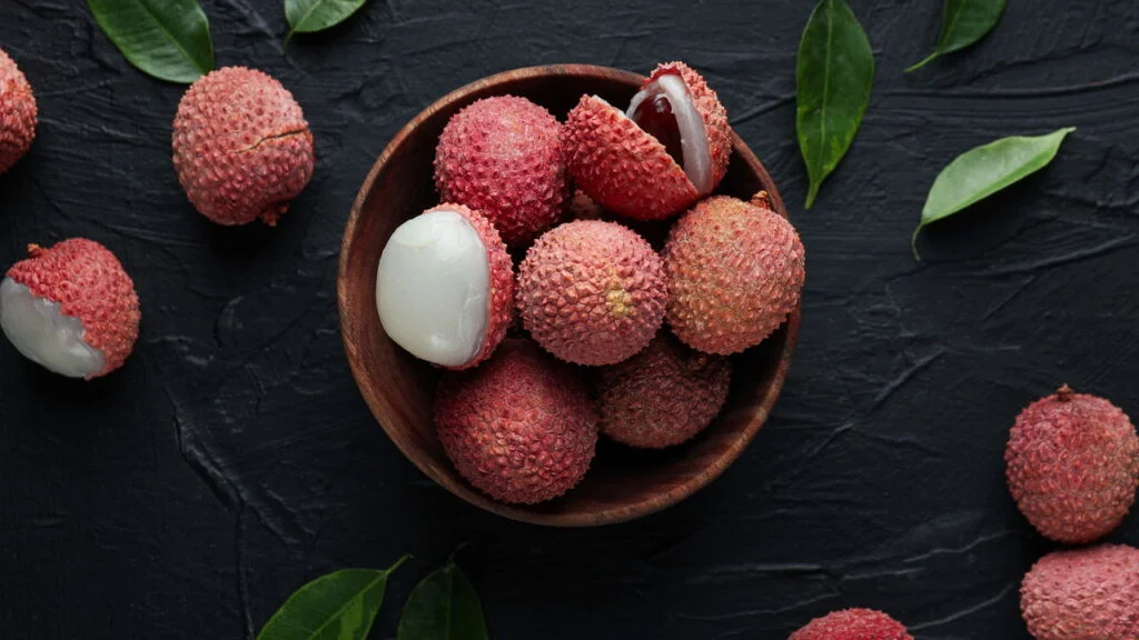 A fruta chinesa que virou febre no Brasil! Entenda por que essa delícia conquistou espaço nos pomares e até nos vasos de casa