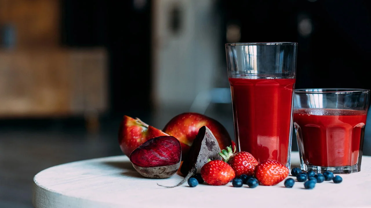 Descubra por que o suco de beterraba está fazendo sucesso entre os adultos mais velhos