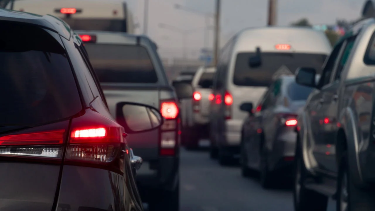 Buzinou para dar ‘tchauzinho’? Você pode levar multa sem saber!