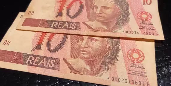 O que ainda dá para comprar no supermercado por até R$10 em 2025? Lista surpreendente revela produtos que resistem à inflação e cabem no bolso dos brasileiros