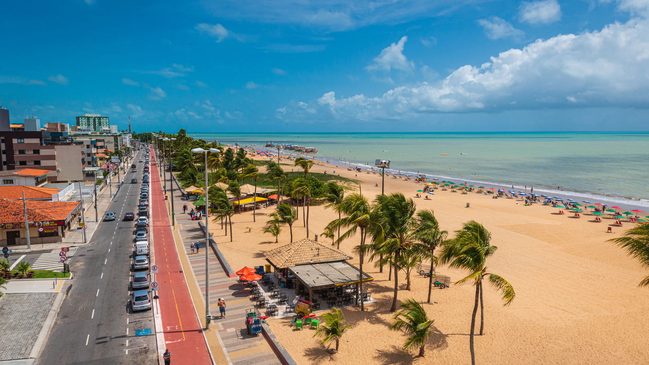 Descubra por que João Pessoa, na Paraíba, é considerada uma das capitais mais charmosas e acolhedoras do Nordeste, com excelente qualidade de vida, custo acessível, belas praias e muita cultura.