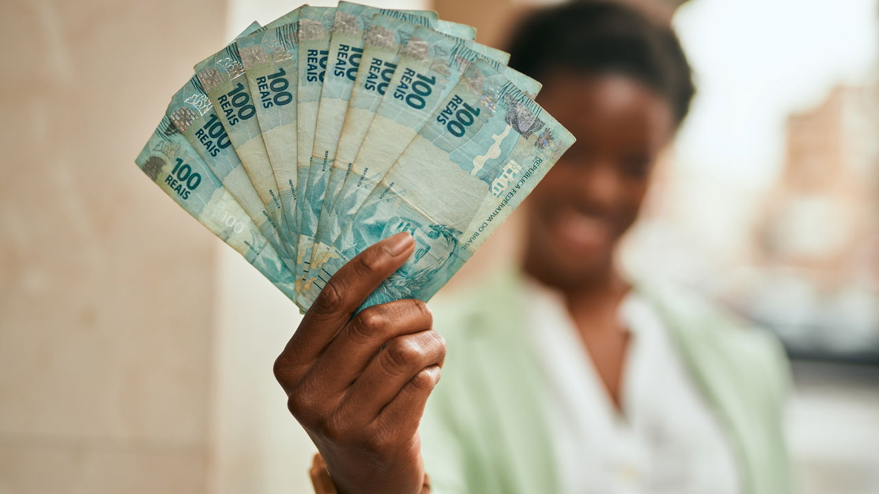 Profissões escondidas que pagam mais de R$ 8 mil no Brasil e quase ninguém está aproveitando