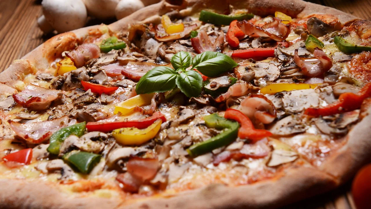 6 pizzarias brasileiras entram para a lista das 100 melhores do mundo em 2025 e surpreendem ao colocar São Paulo lado a lado com Nápoles na tradição da pizza