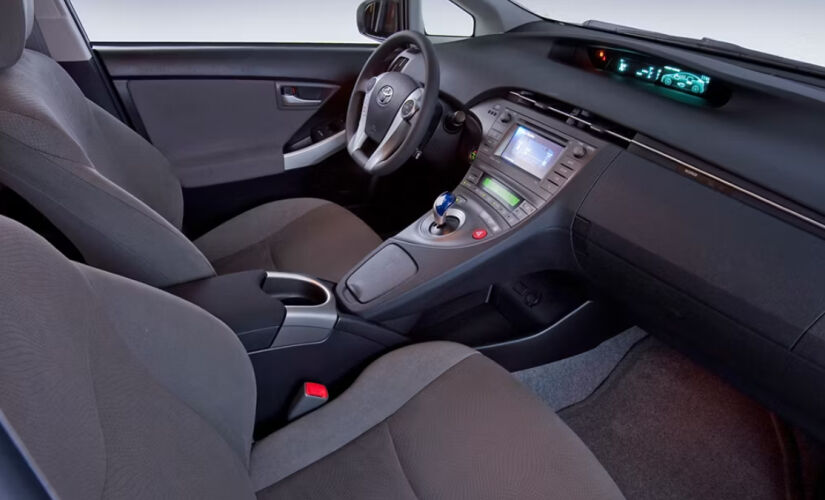 Híbrido da Toyota que virou febre nos EUA pode ser encontrado no Brasil por apenas R$ 49 mil e surpreende com economia e isenções