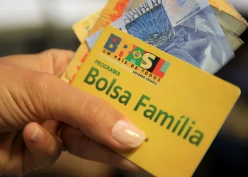 Bolsa Família libera saque de R$900 para lista de CPFs selecionados (0 a 9) em outubro; veja como conseguir