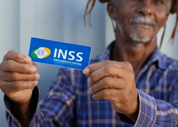 4 benefícios que o INSS entrega aos aposentados de 65,66,67 anos pra cima