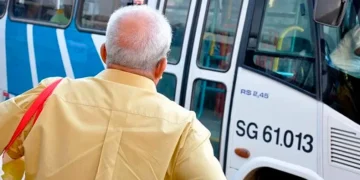 Idosos 60+ comemoram liberação de viagens grátis em apenas 3 passos com nova lei em vigor