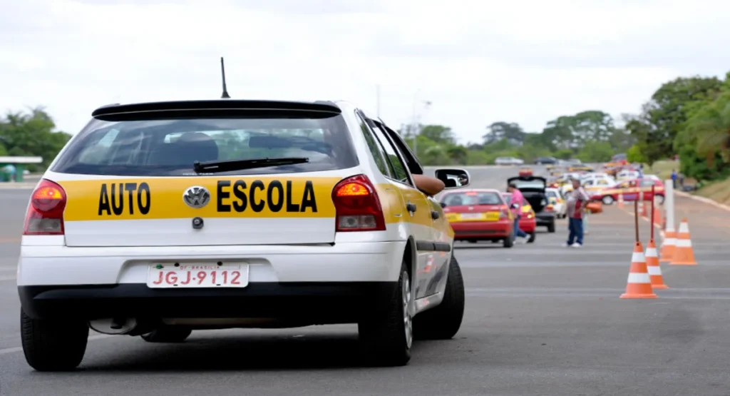 FIM da autoescolas no Brasil: Governo decreta passo a passo acelerado para tirar a CNH com as novas regras, fale sobre a mudança