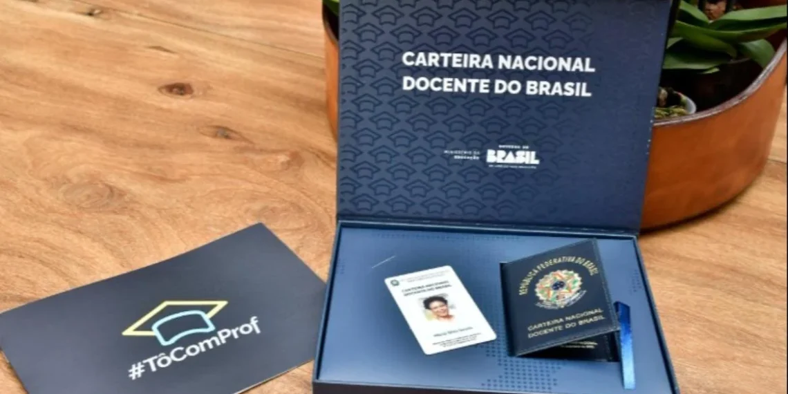 Saiba como solicitar a Carteira Nacional Docente do Brasil e garantir dos os benefícios