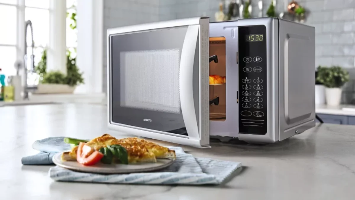 Esses 3 simples hábitos com o micro-ondas estão fazendo brasileiros economizarem muito na conta de luz e o terceiro é quase um segredo