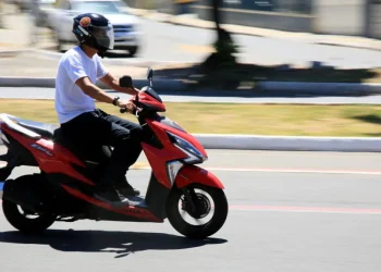 Atenção, máxima: Esses veículos de 2 ou 3 rodas vão exigir placa e habilitação dos condutores a partir de 2026