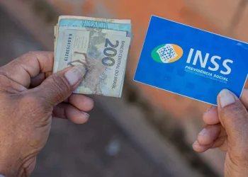 Mais de R$2 bilhões e dinheiro extra no fim de ano! Governo confirma prazo final a beneficiários do INSS para saque extra aos brasileiros
