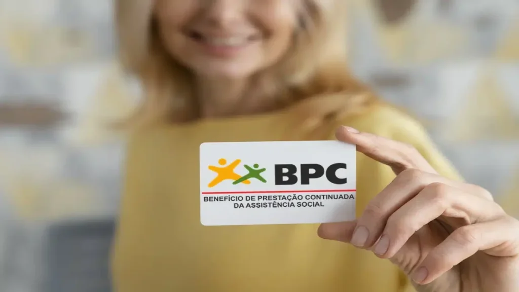 Quem recebe BPC pode acumular o Bolsa Família? Governo confirma regras