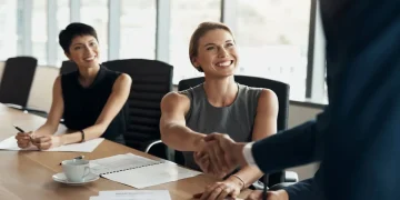 3 profissões técnicas em alta que dispensam diploma e podem render até R$10 mil em 2026