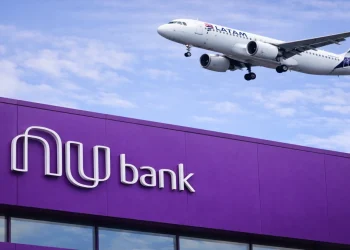 Nubank acaba de liberar novo benefício para os brasileiros que gostam de viajar de avião
