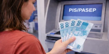 PIS/PASEP confirma: 2 grupos vão ter direito a saque na Caixa e BB neste mês de março com valor de até R$1.621