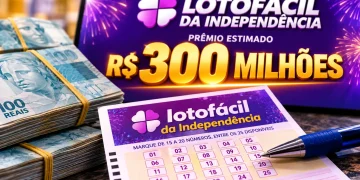 Bilhete da Lotofácil da Independência ao lado de maços de dinheiro e destaque para o prêmio estimado de R$ 300 milhões, representando o concurso especial das Loterias Caixa de 2026.