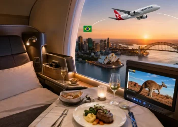 R$ 94 mil em uma passagem, 62 horas de viagem, suíte a bordo do Airbus A380 e emissão por cerca de R$ 9 mil com milhas: como é viajar na primeira classe da Qantas rumo à Austrália e o projeto da companhia para voos de até 20 horas sem escalas